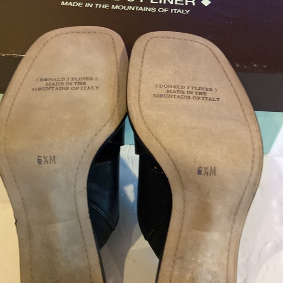 Donald Pliner black leather sandals: Size 6 1/2 - Picture 3 of 7